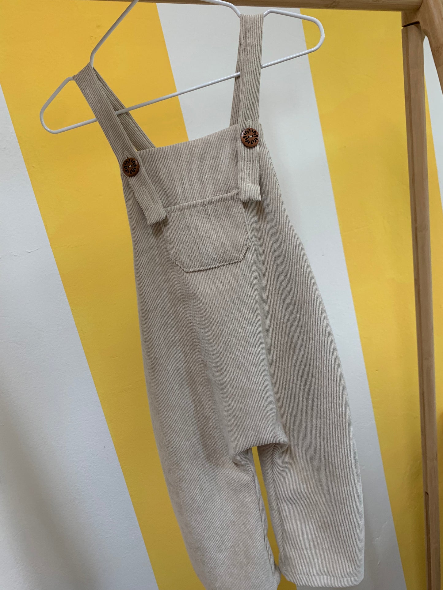 Cord Latzhose in Beige