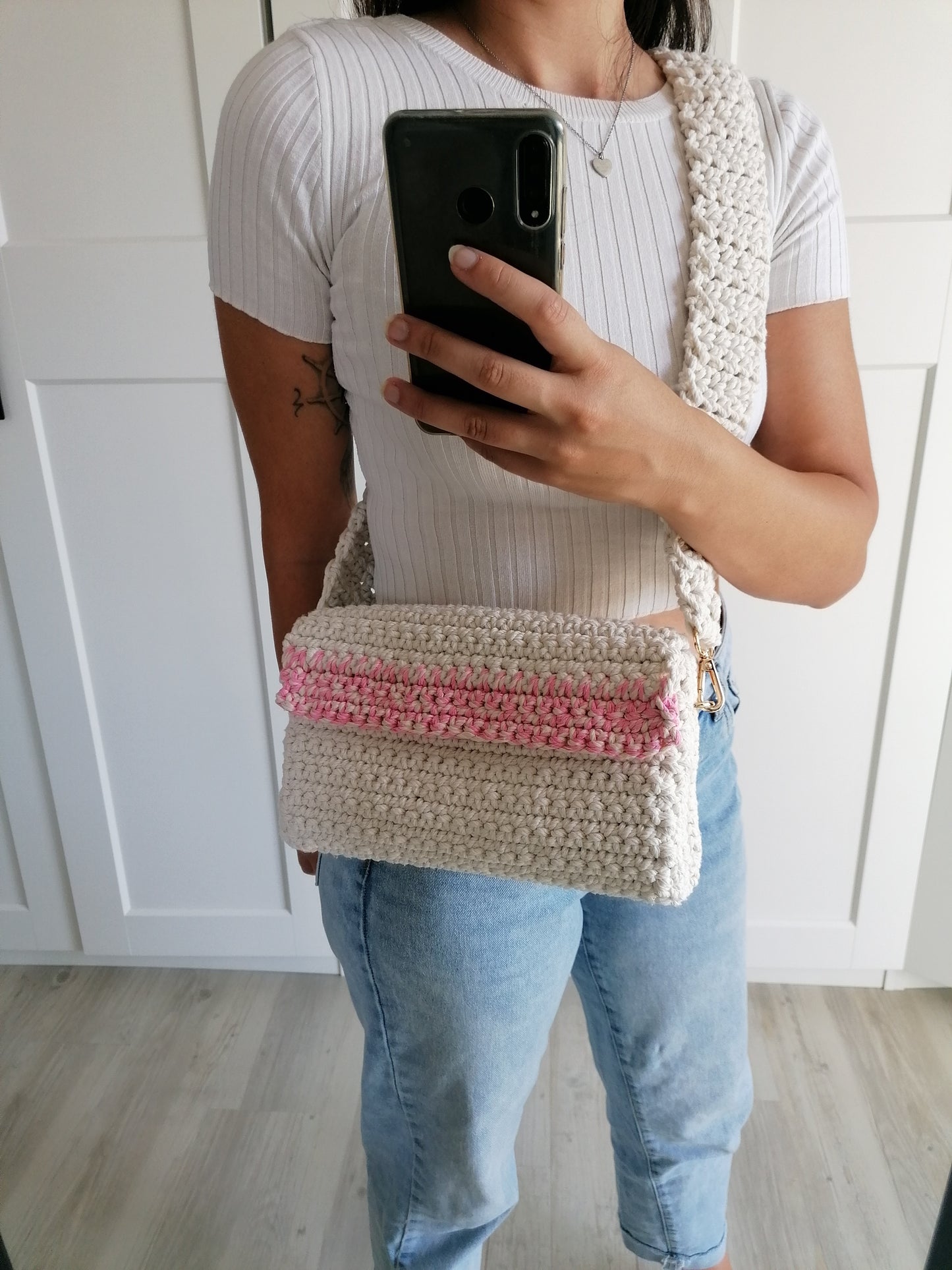 Handgefertigte Umhängetasche Offwhite pink